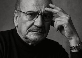 Celui qui filmait le silence des mères et la poussière de la terre